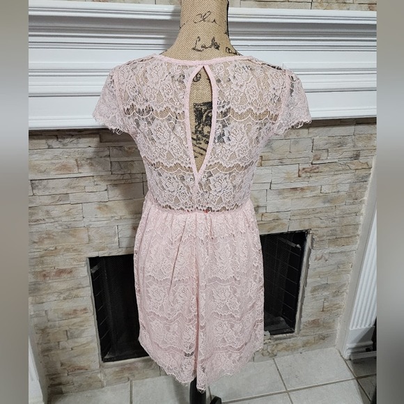 Chelsea and Violet pale pink lace overlay sheer keyhole back mini dress size med - Picture 6 of 8